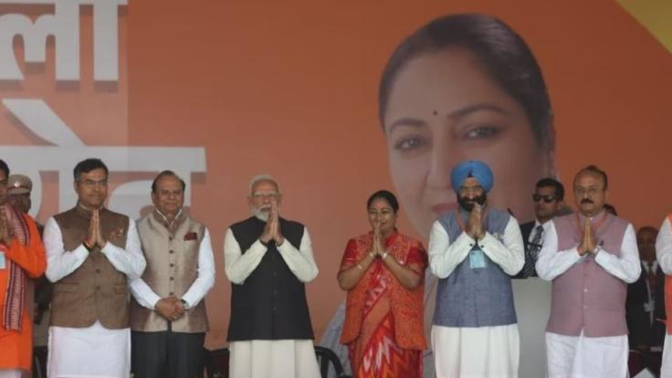 रेखा गुप्ता बनीं दिल्ली की मुख्यमंत्री, कहा : शीशमहल में नहीं रहूंगी, 6 मंत्रियों ने भी ली शपथ